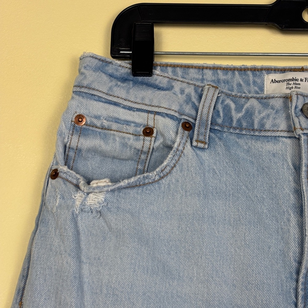 ABERCROMBIE & FITCH Curve Love High Rise Mom Jeans Light Blue Wash Women Size 29 - Picture 5 of 14